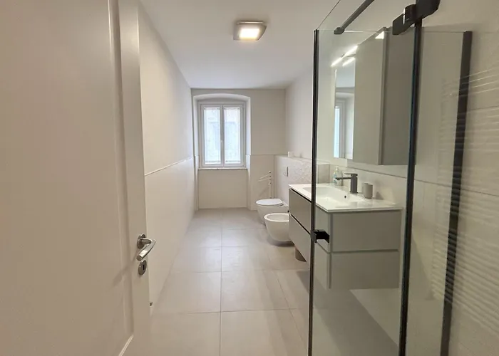 Nazario Sauro 20 * Триест